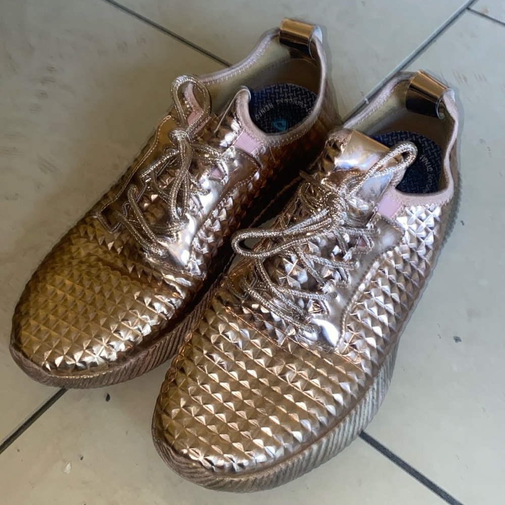 Roxy rose sneakers for woman size 10